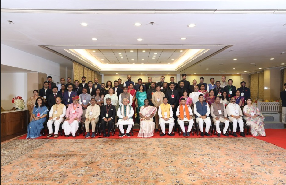 President Confers Swachh Survekshan 2024-25 Awards.